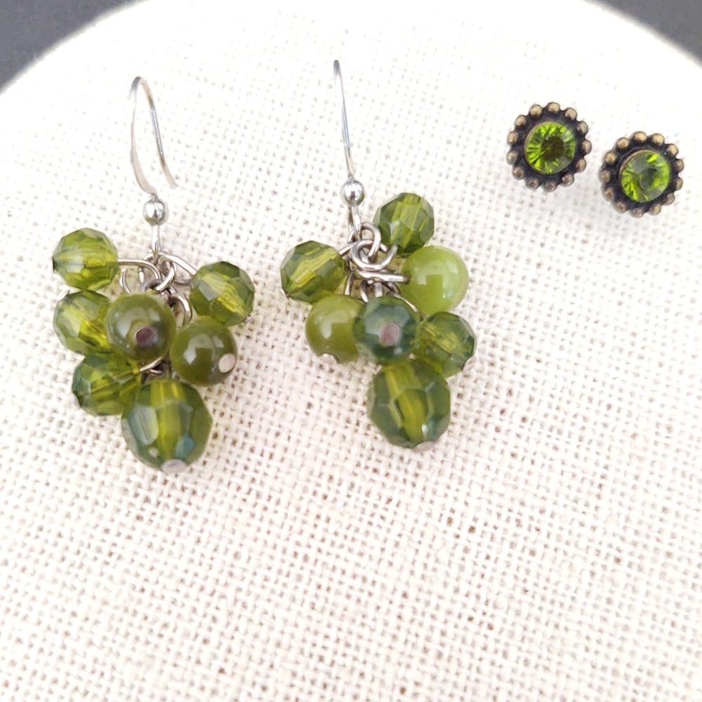 Pair of green glass earrings - Picture 2 of 7